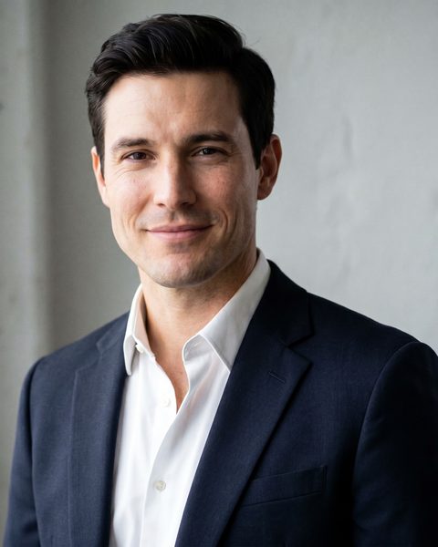 Portrait dating-photo look